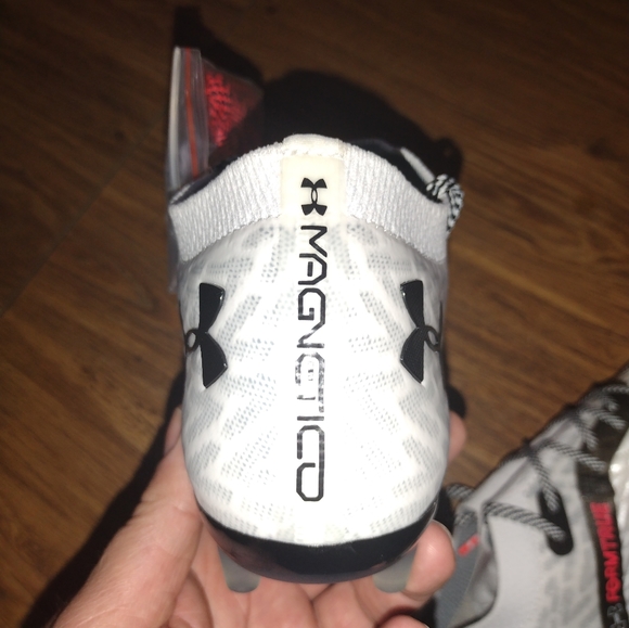 Under armour🔥 brand new Soccer Shoes - Picture 4 of 7